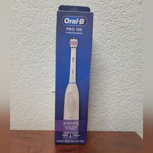 Oral-b Pro 100 Electric Toothbrush - White NIB